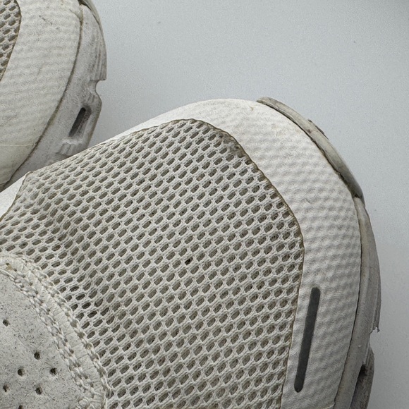 On Running Cloud 5 All White Triple White 59.98918 womens Running Sneakers Sz 7 - Picture 9 of 9